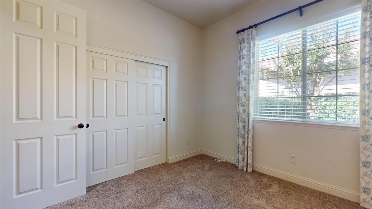 1341 E Via Corsica Pl, Fresno, CA 93730