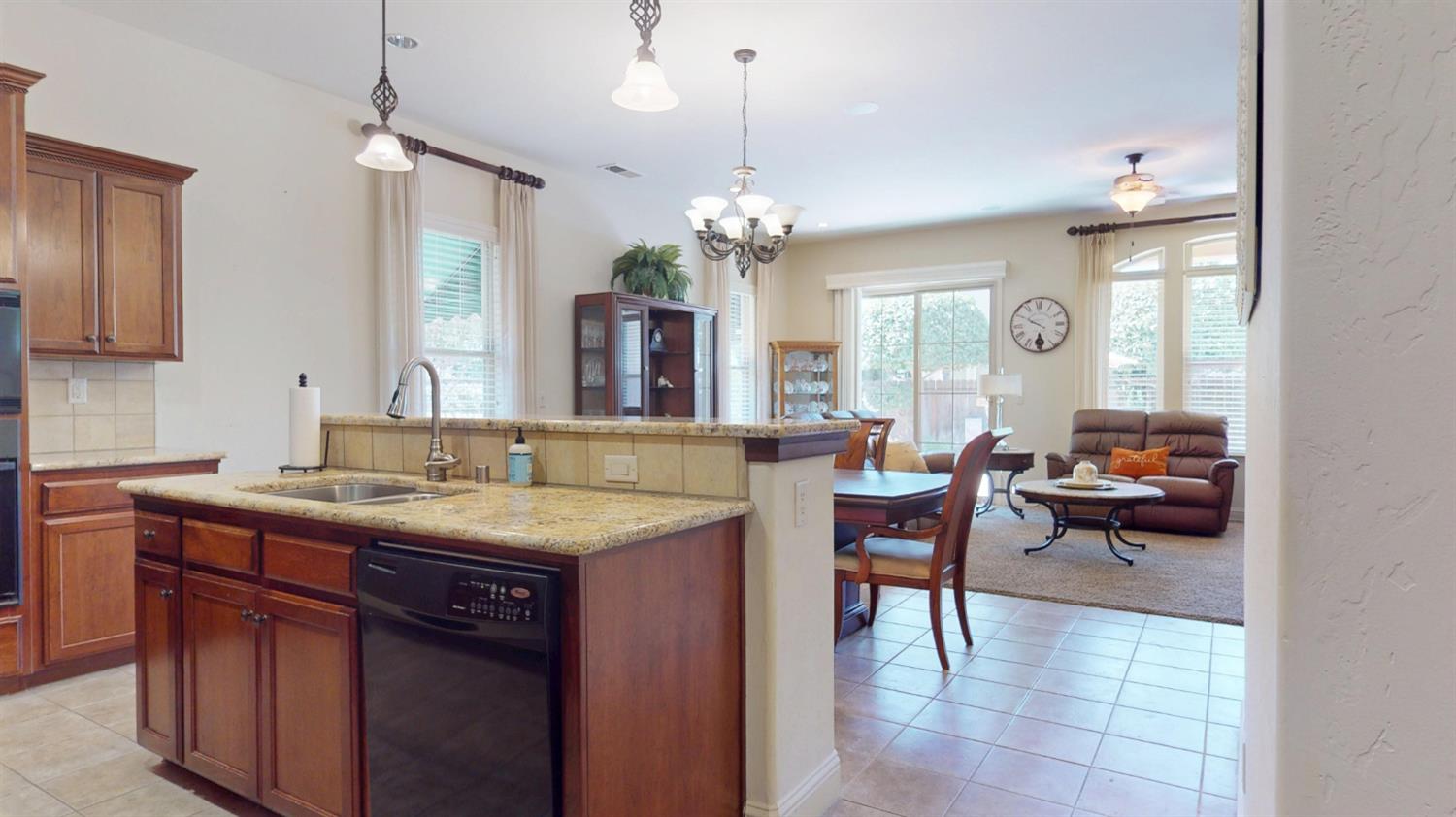 1341 E Via Corsica Pl, Fresno, CA 93730