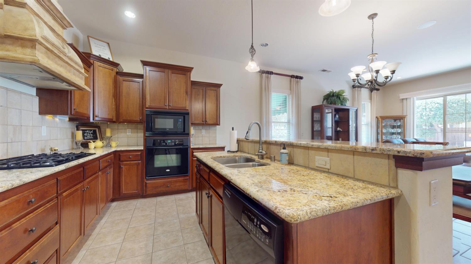 1341 E Via Corsica Pl, Fresno, CA 93730