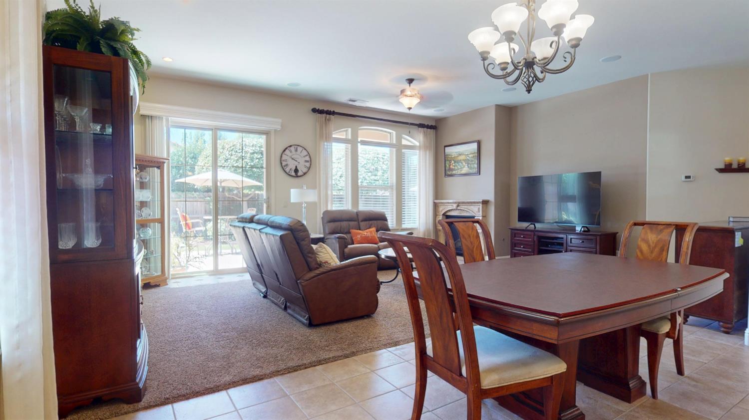 1341 E Via Corsica Pl, Fresno, CA 93730