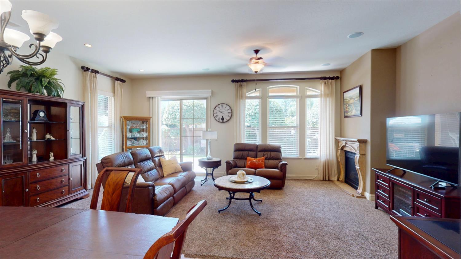 1341 E Via Corsica Pl, Fresno, CA 93730