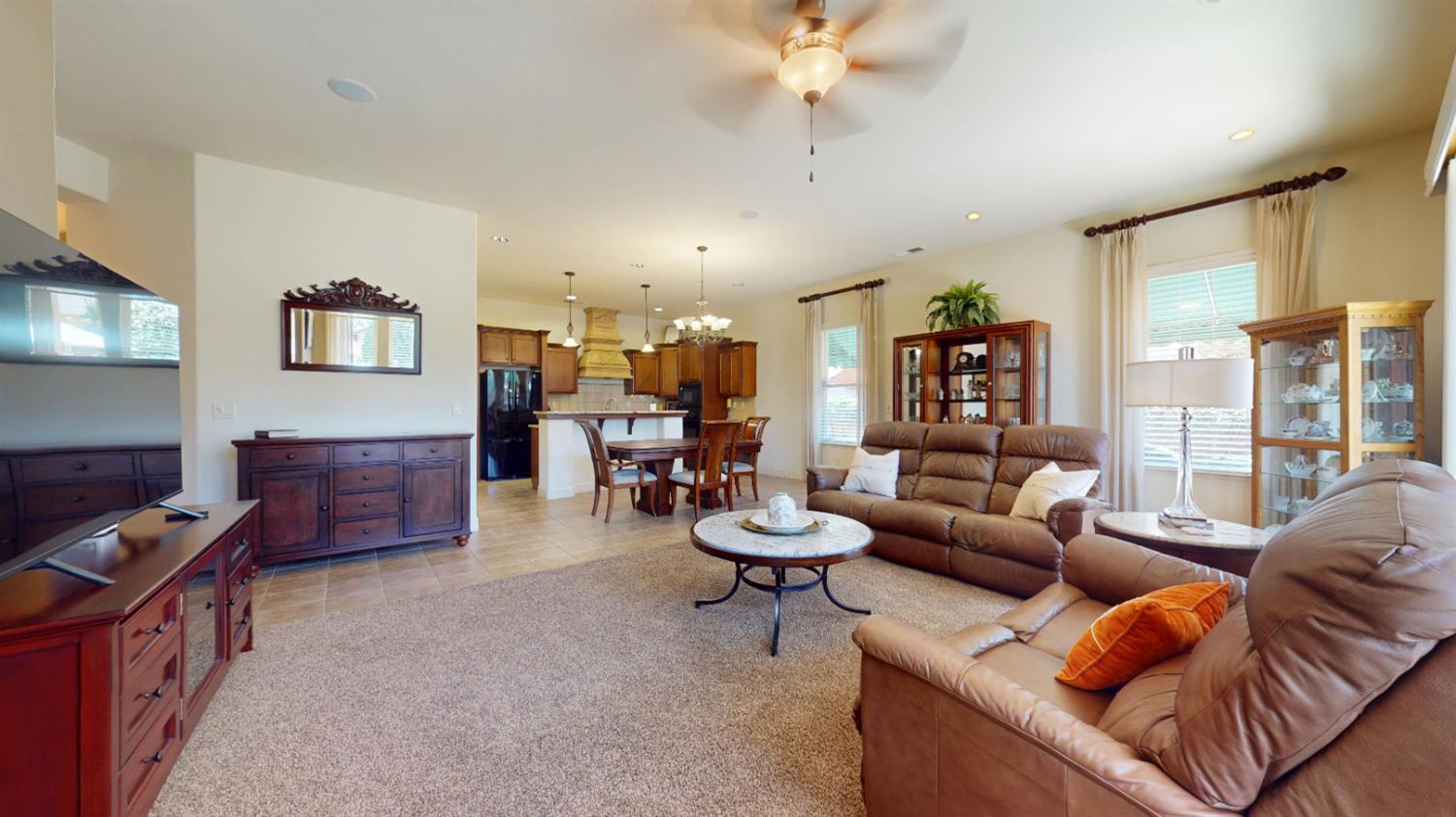 1341 E Via Corsica Pl, Fresno, CA 93730