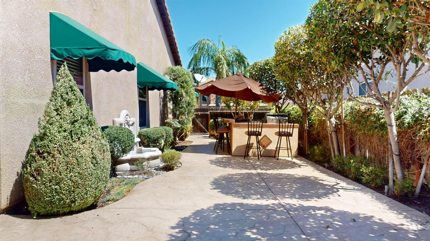 1341 E Via Corsica Pl, Fresno, CA 93730