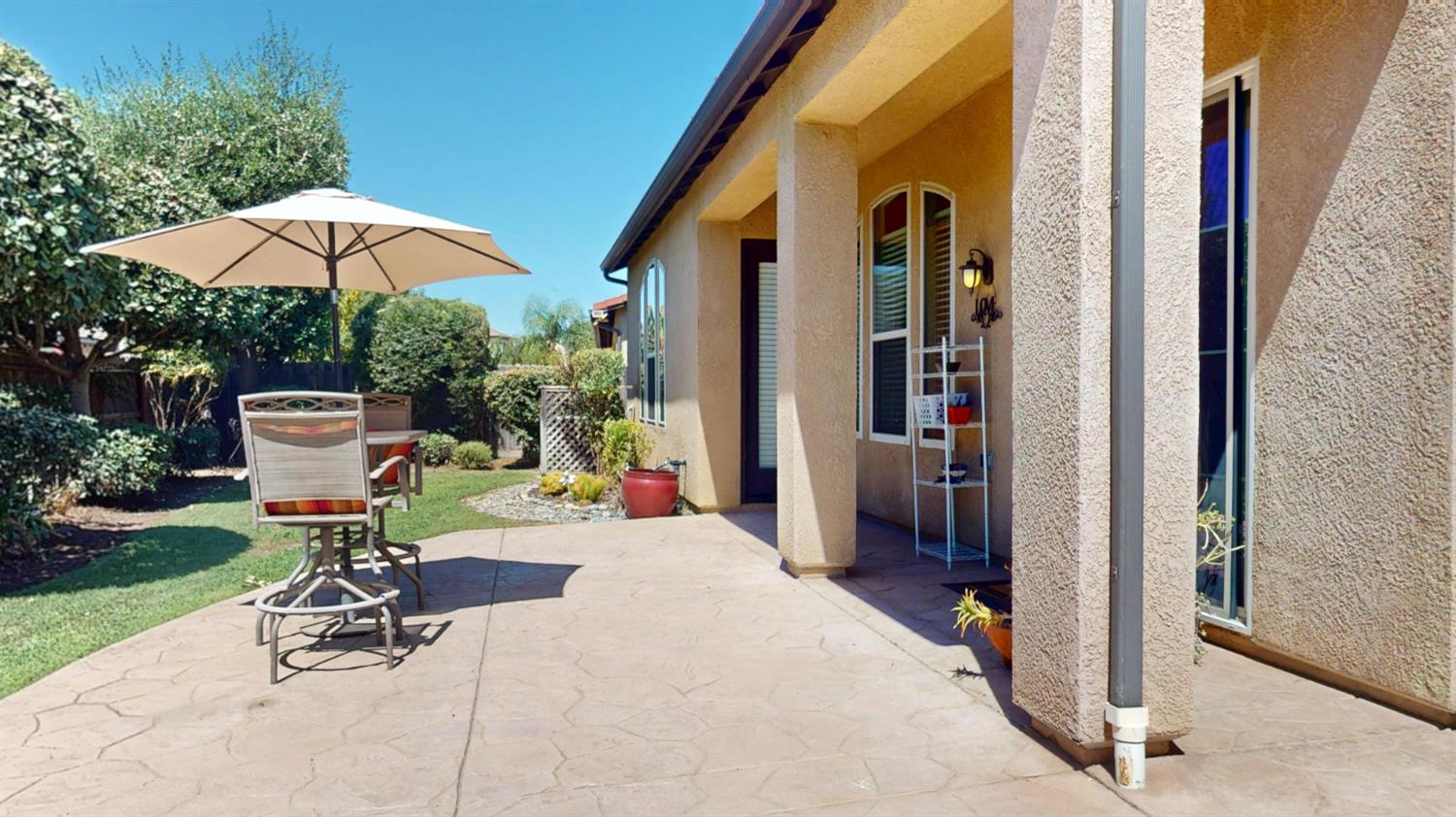 1341 E Via Corsica Pl, Fresno, CA 93730