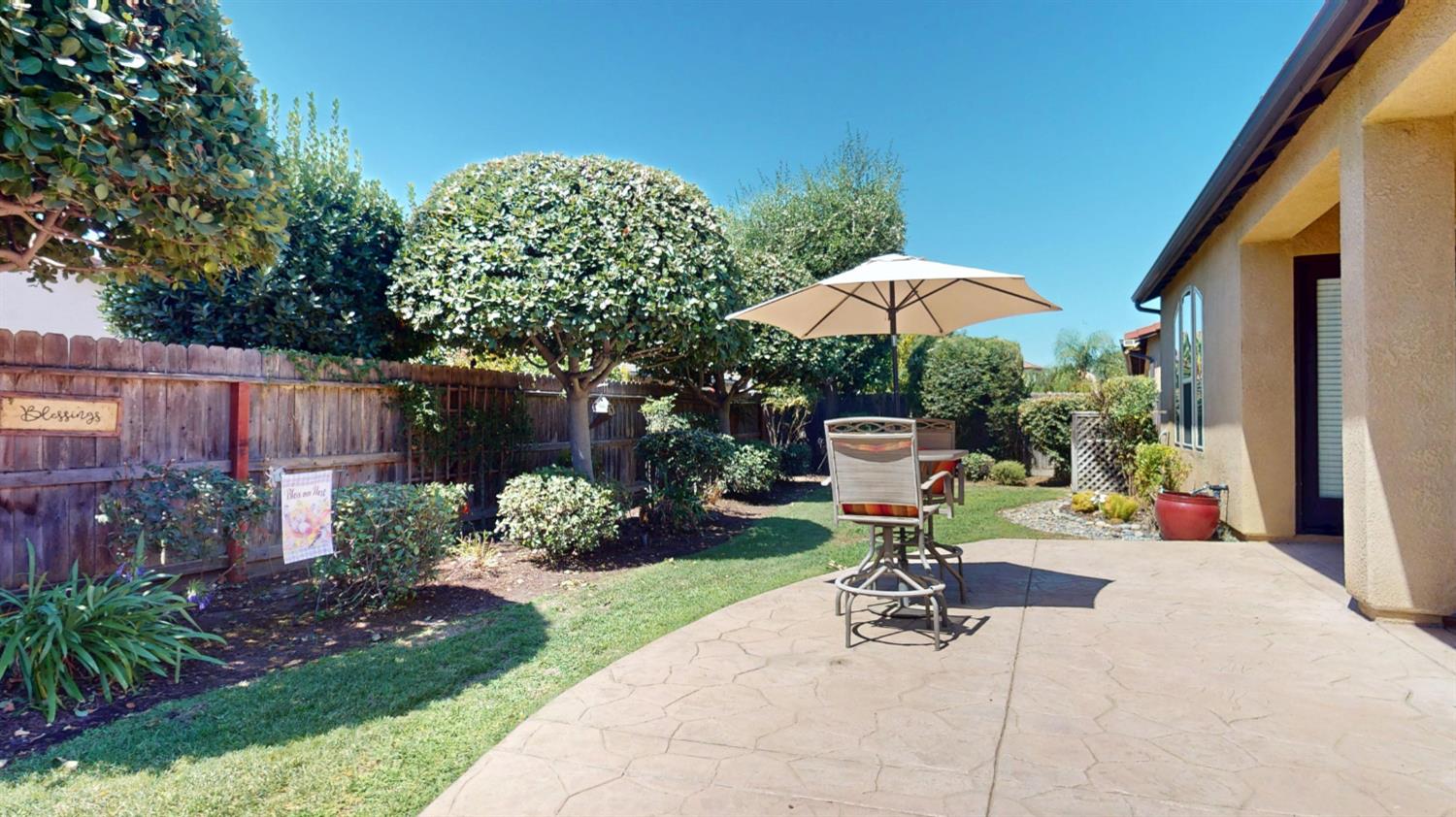 1341 E Via Corsica Pl, Fresno, CA 93730