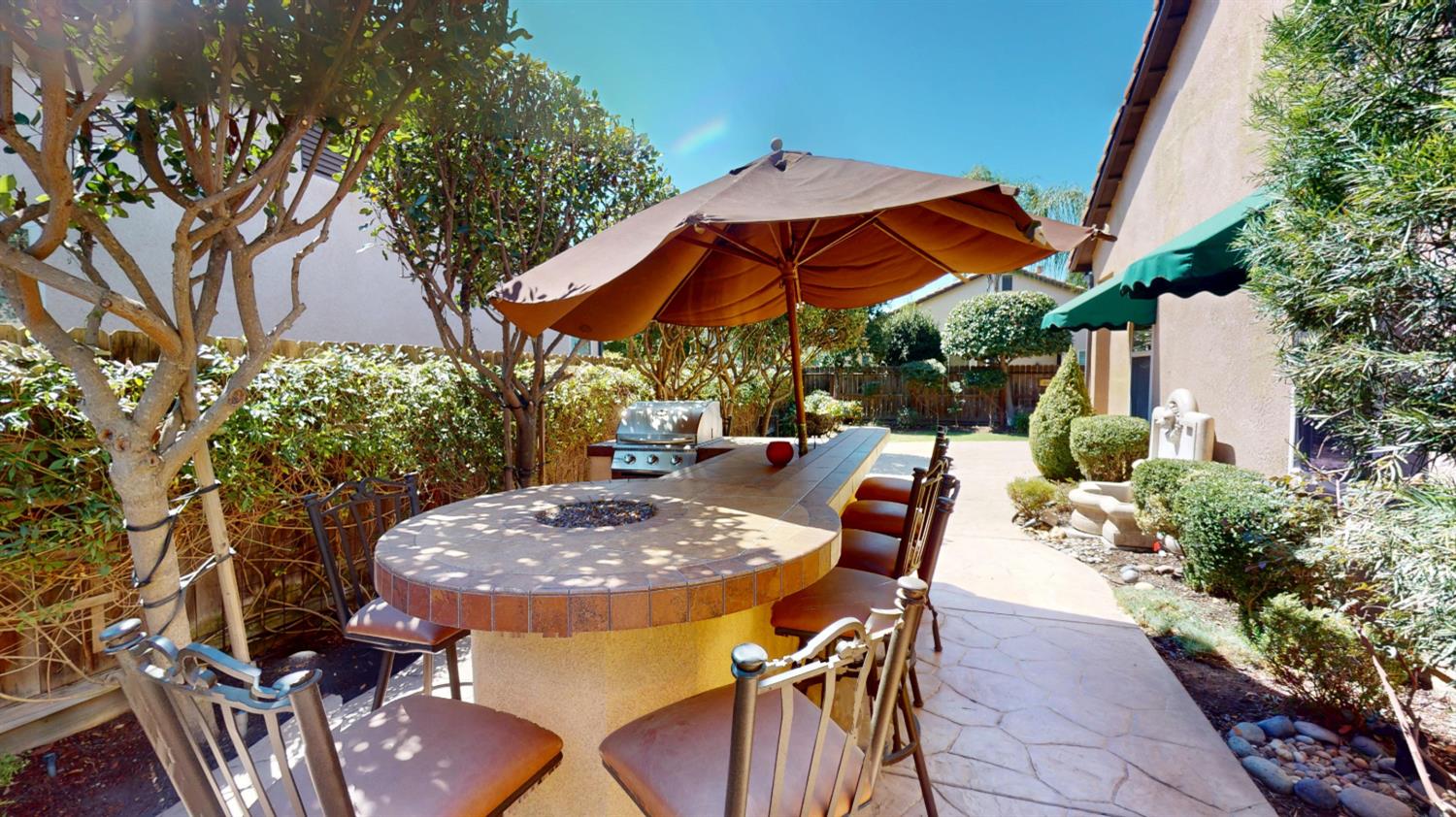 1341 E Via Corsica Pl, Fresno, CA 93730