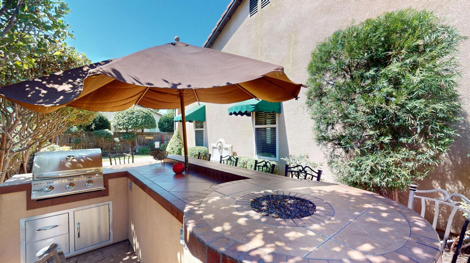 1341 E Via Corsica Pl, Fresno, CA 93730