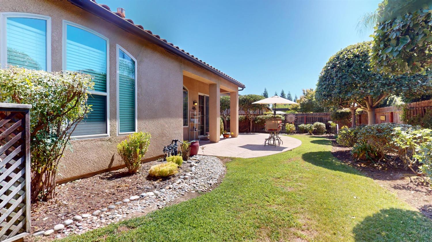 1341 E Via Corsica Pl, Fresno, CA 93730