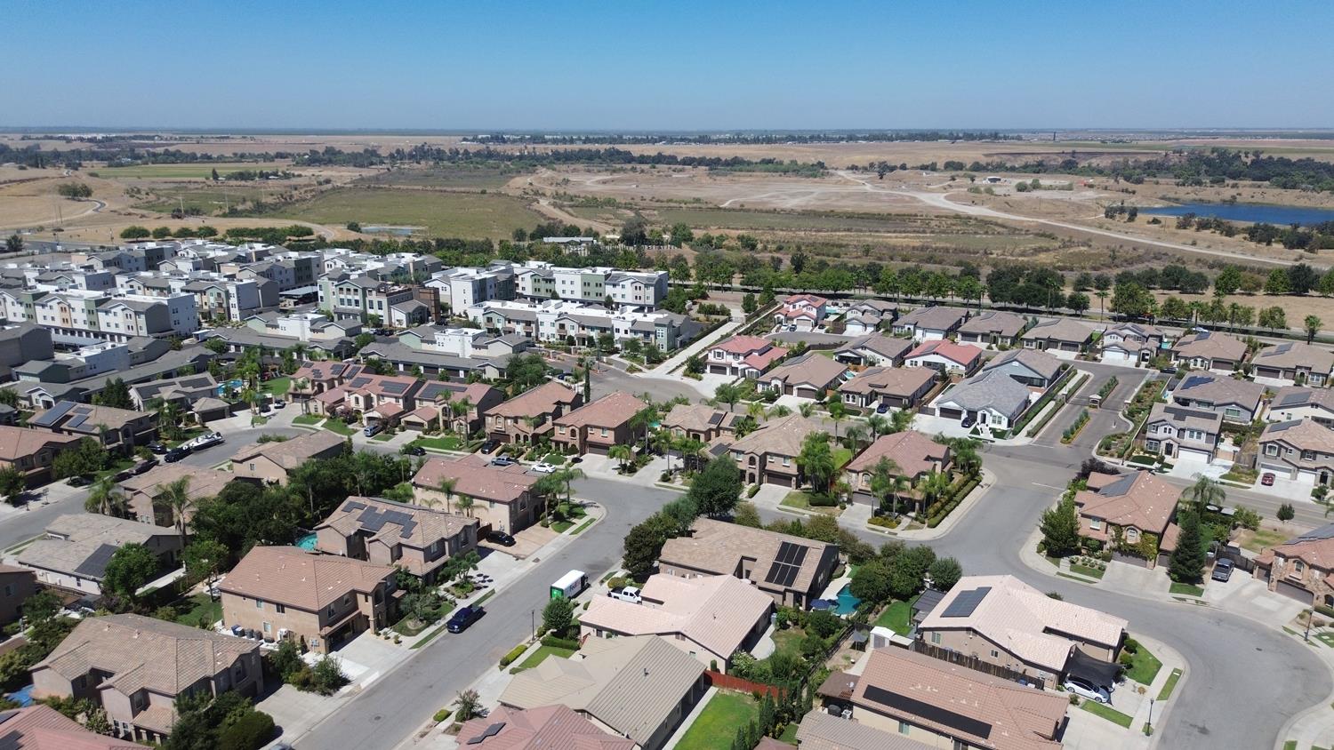 1341 E Via Corsica Pl, Fresno, CA 93730