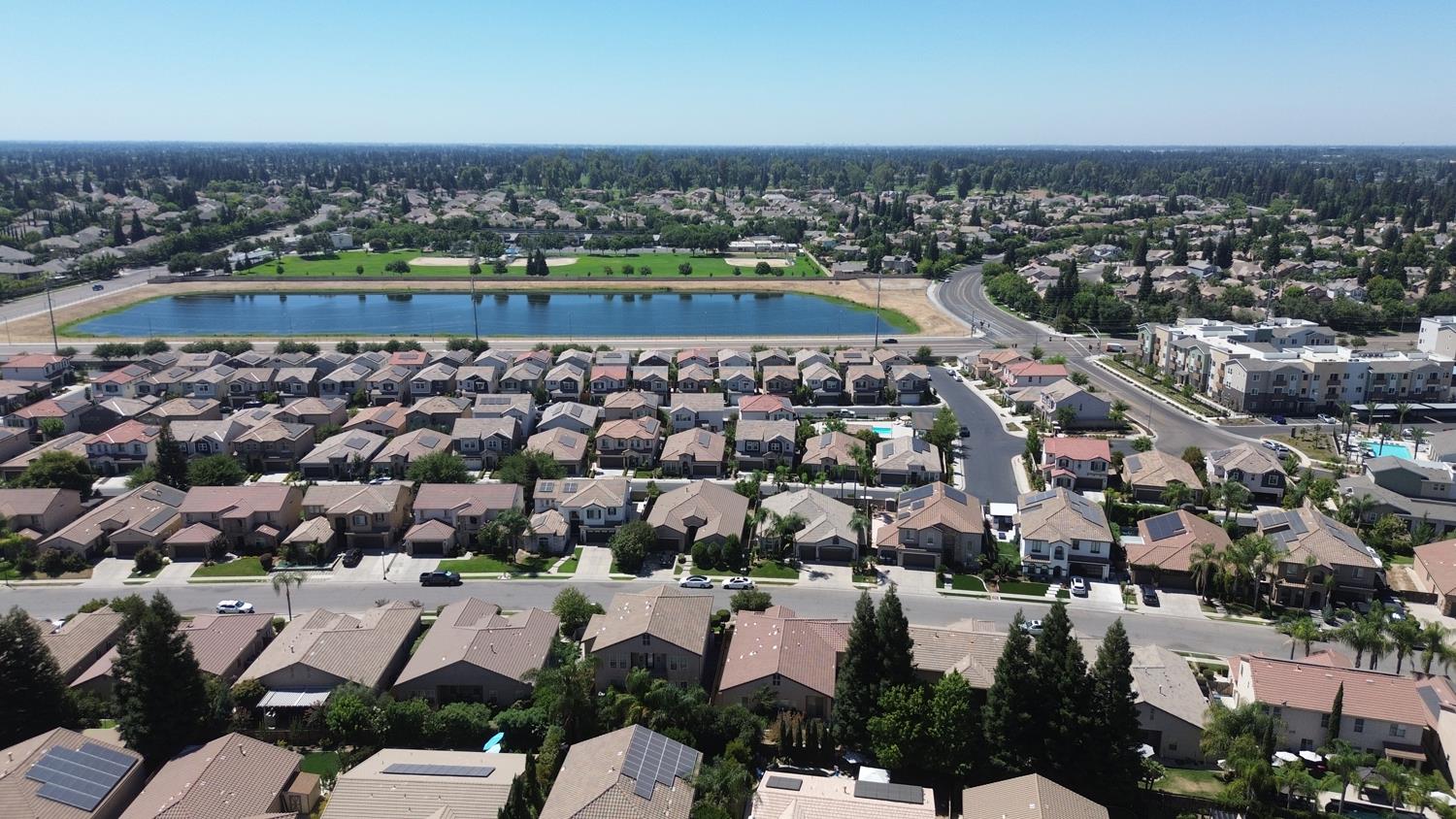 1341 E Via Corsica Pl, Fresno, CA 93730