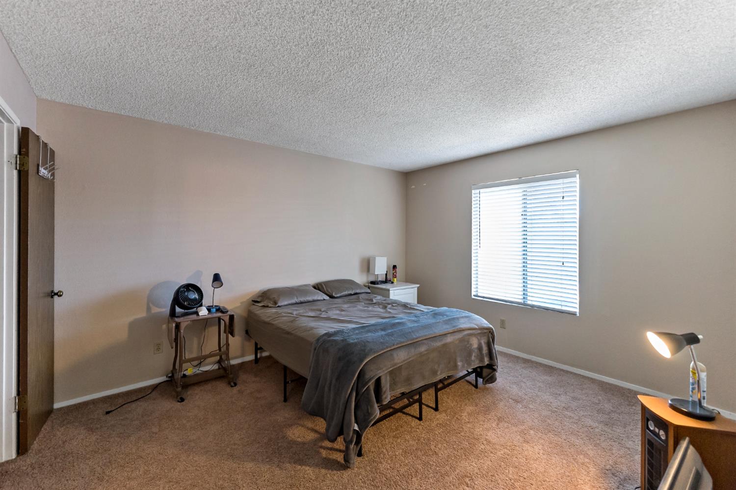 4504 N Valentine Ave #141, Fresno, CA 93722