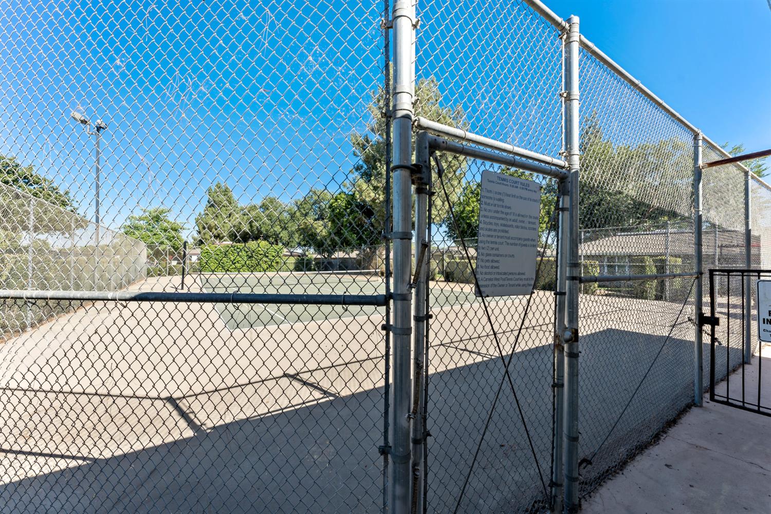4504 N Valentine Ave #141, Fresno, CA 93722