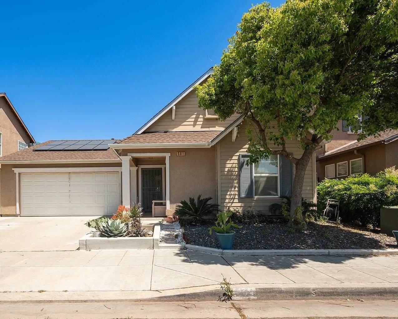 591 S Bundy Dr, Fresno, CA 93727