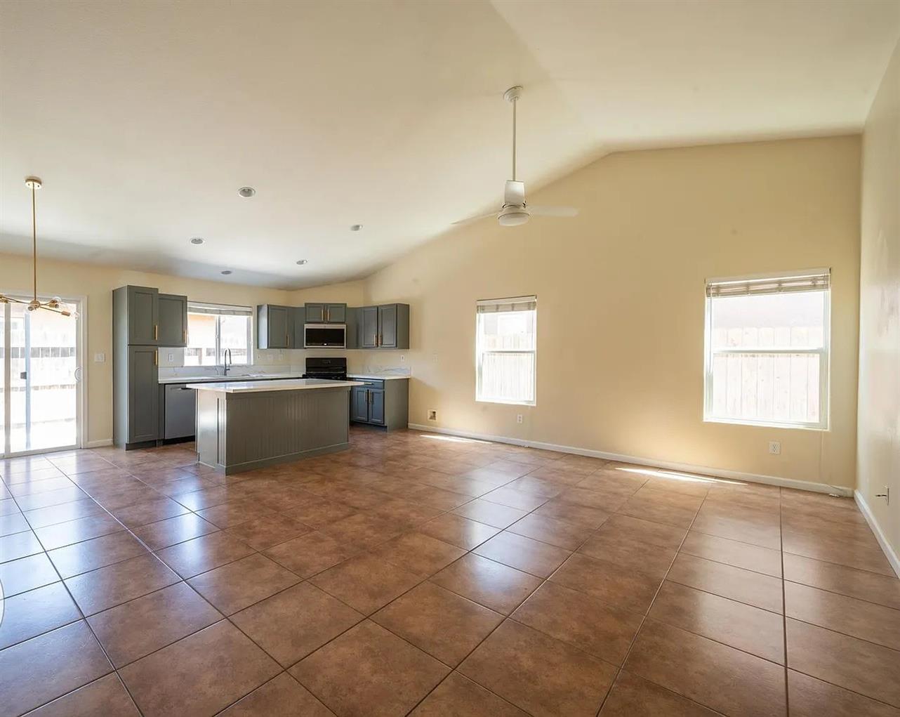 591 S Bundy Dr, Fresno, CA 93727