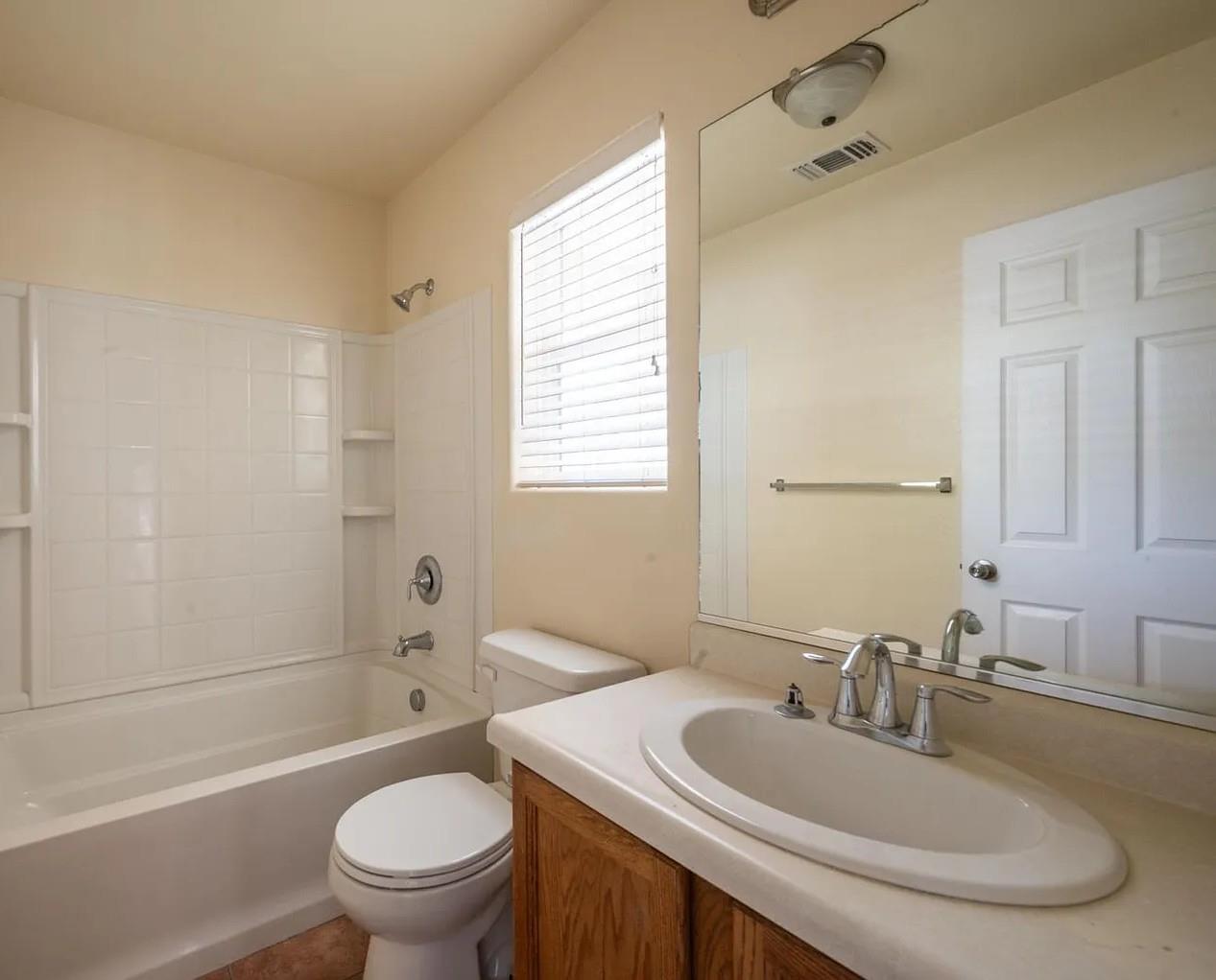 591 S Bundy Dr, Fresno, CA 93727