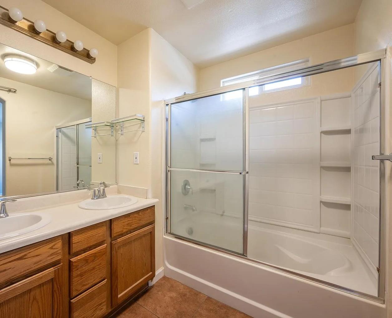 591 S Bundy Dr, Fresno, CA 93727