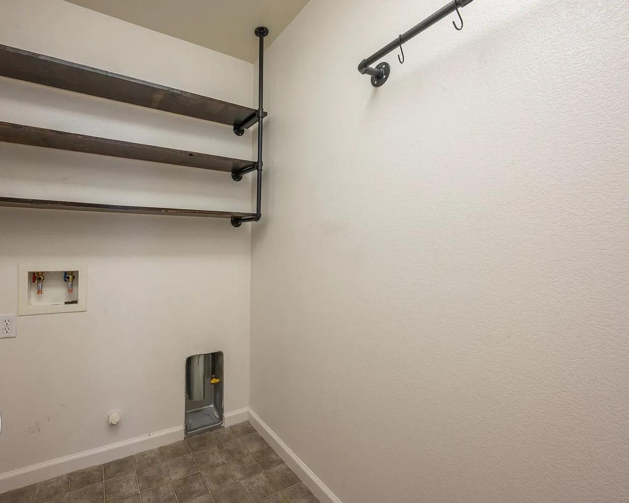 591 S Bundy Dr, Fresno, CA 93727