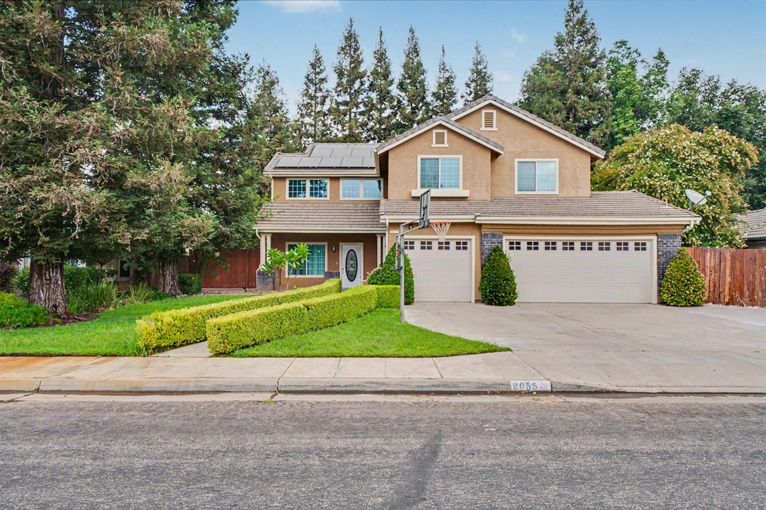 2055 Bedford Ave, Clovis, CA 93611