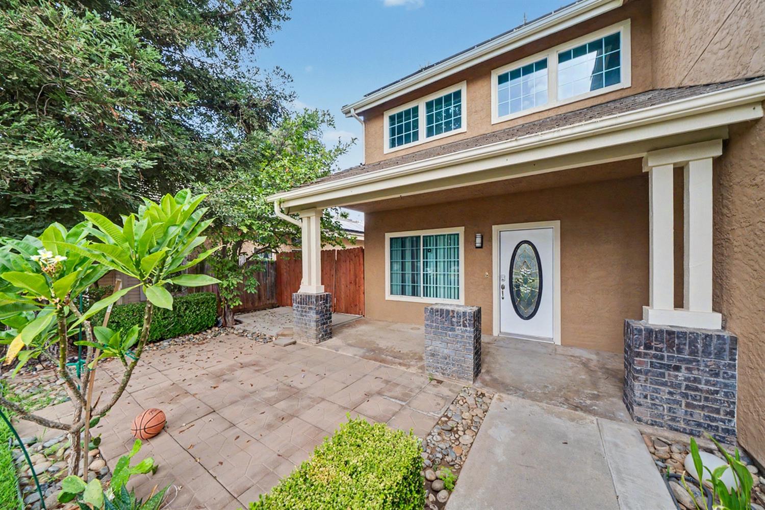 2055 Bedford Ave, Clovis, CA 93611