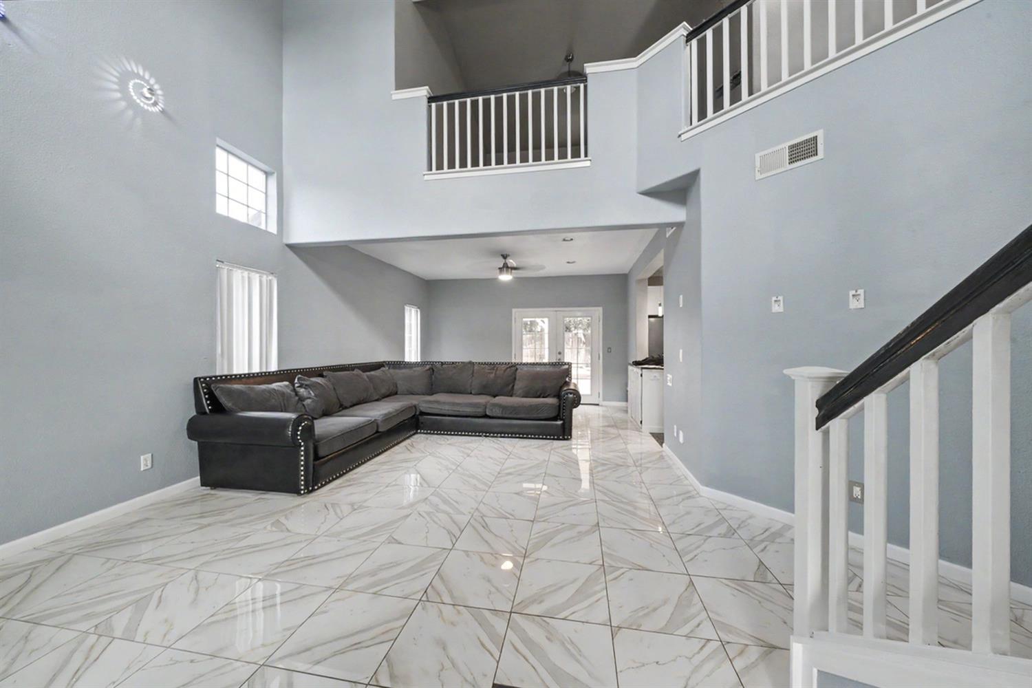 2055 Bedford Ave, Clovis, CA 93611