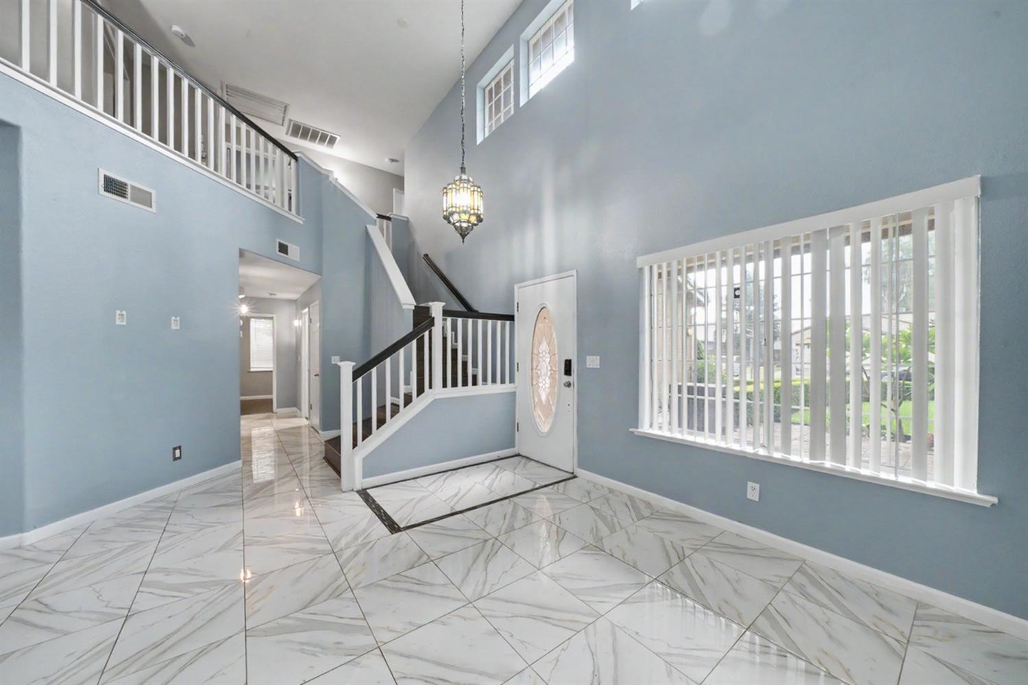 2055 Bedford Ave, Clovis, CA 93611