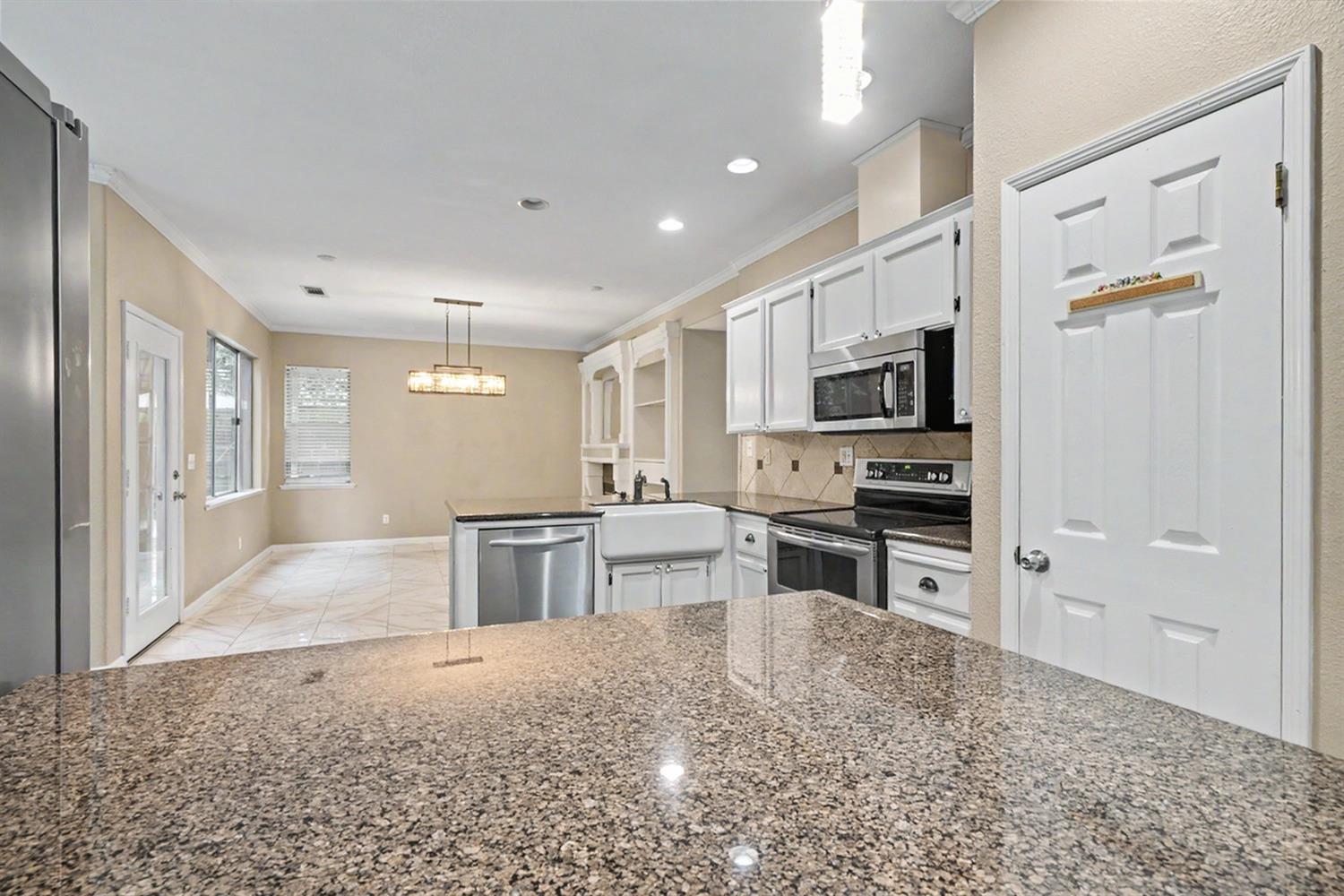 2055 Bedford Ave, Clovis, CA 93611