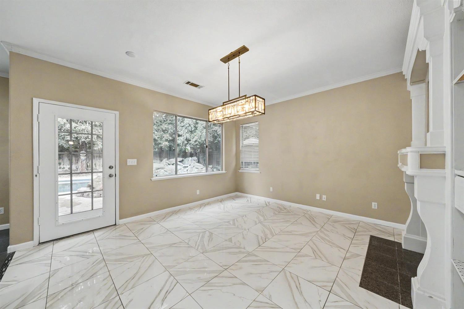 2055 Bedford Ave, Clovis, CA 93611