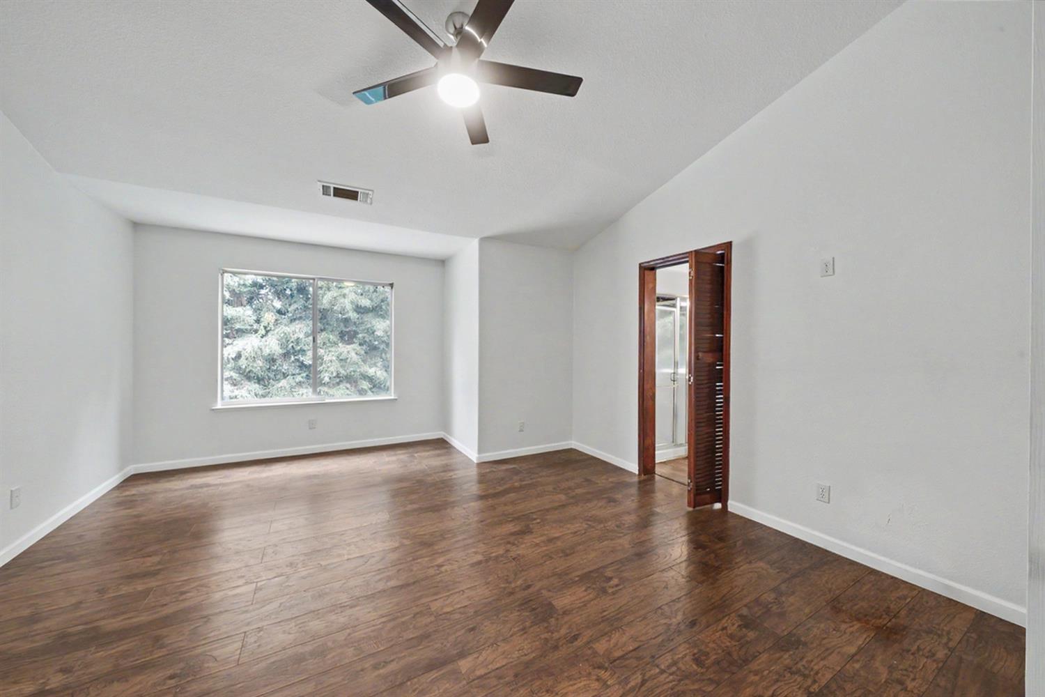 2055 Bedford Ave, Clovis, CA 93611