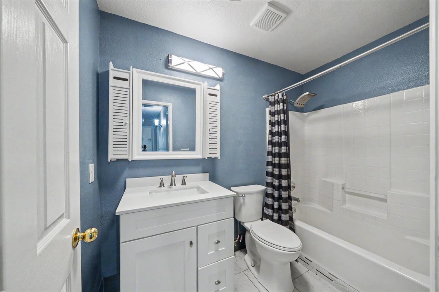 2055 Bedford Ave, Clovis, CA 93611