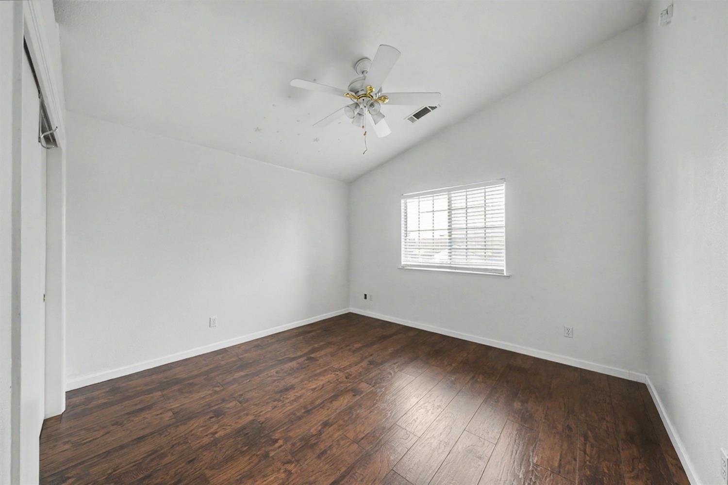2055 Bedford Ave, Clovis, CA 93611