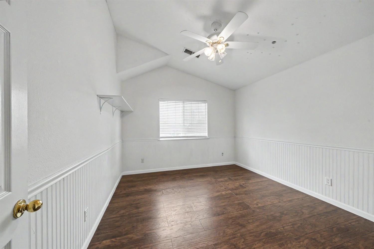 2055 Bedford Ave, Clovis, CA 93611