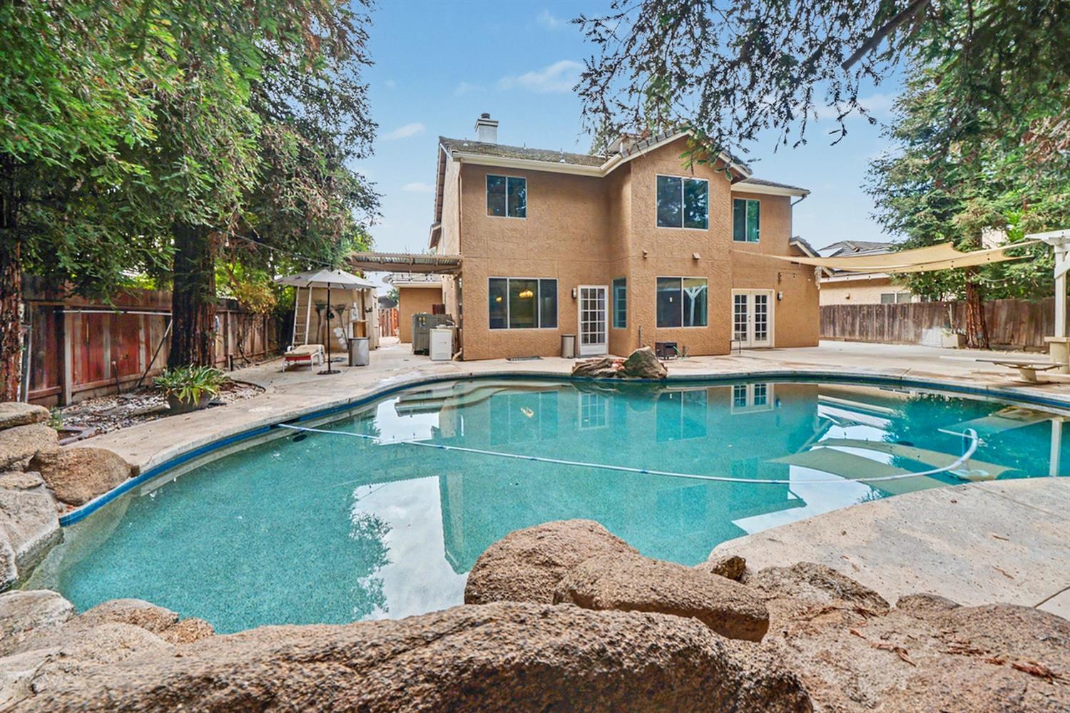 2055 Bedford Ave, Clovis, CA 93611