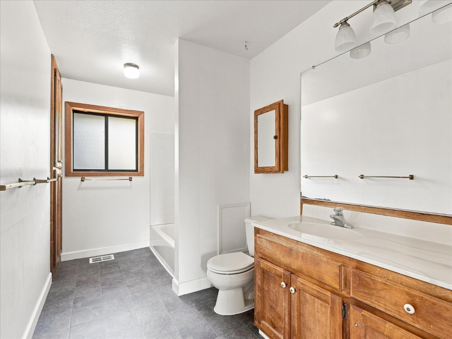 40901 Elliott Dr, Oakhurst, CA 93644