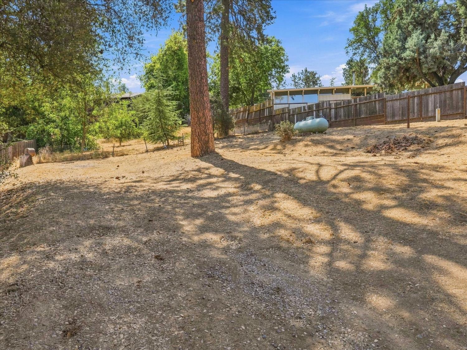 40901 Elliott Dr, Oakhurst, CA 93644