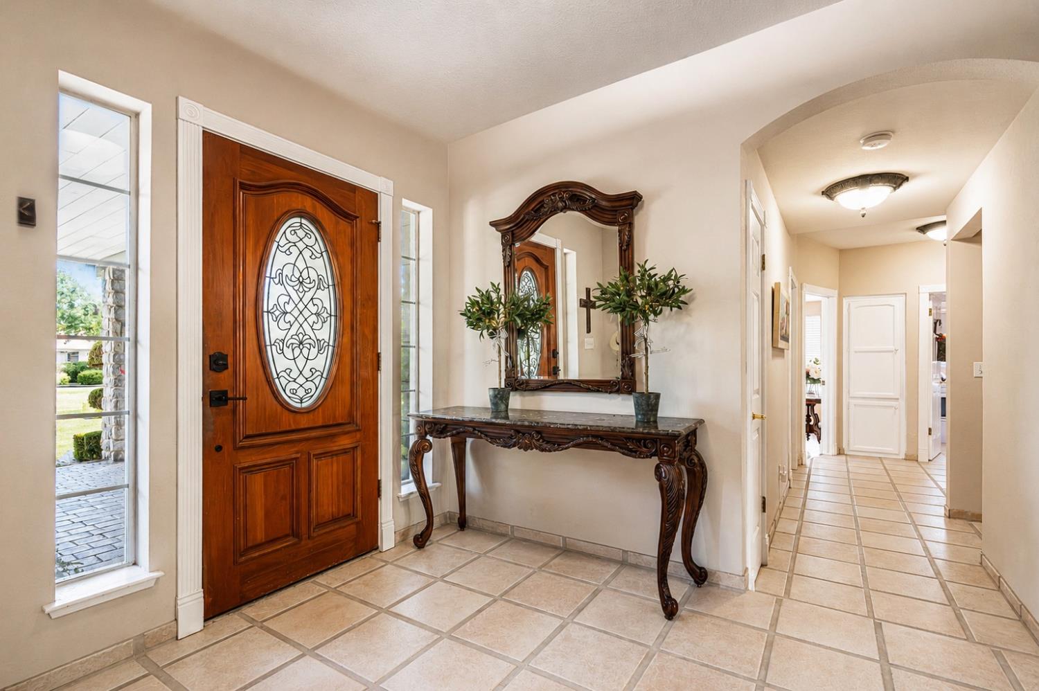 886 E Richmond Ave, Fresno, CA 93720