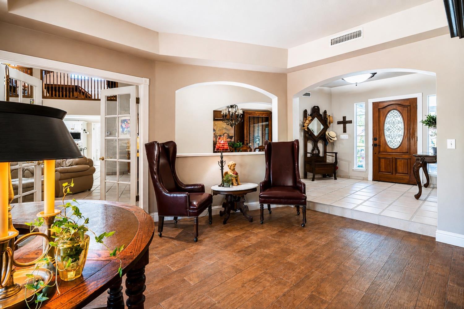 886 E Richmond Ave, Fresno, CA 93720