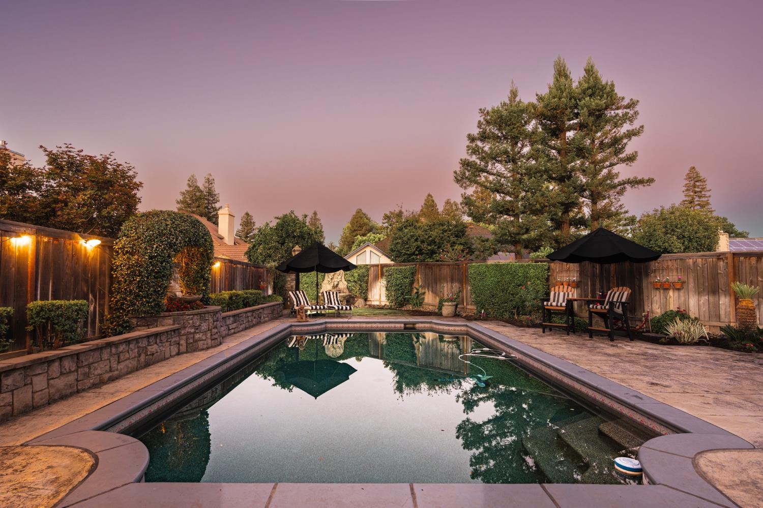 886 E Richmond Ave, Fresno, CA 93720