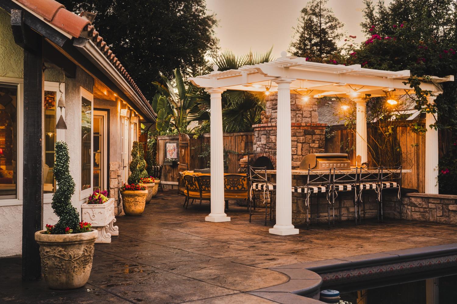 886 E Richmond Ave, Fresno, CA 93720