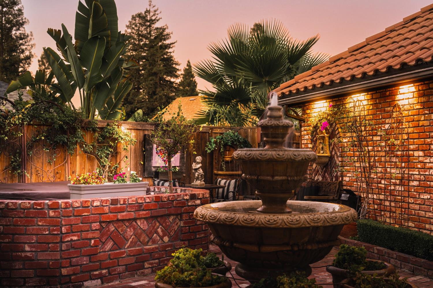886 E Richmond Ave, Fresno, CA 93720
