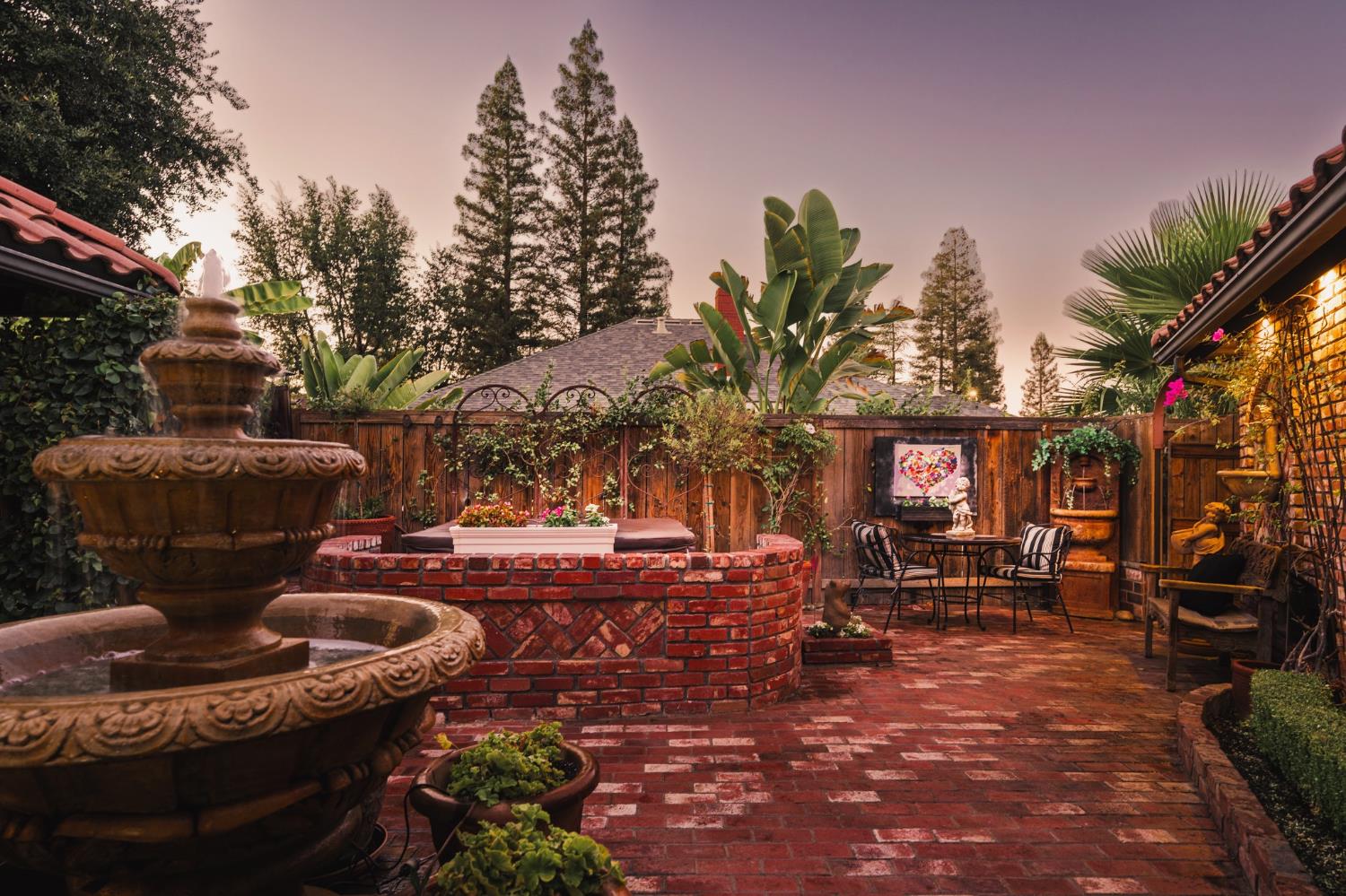 886 E Richmond Ave, Fresno, CA 93720