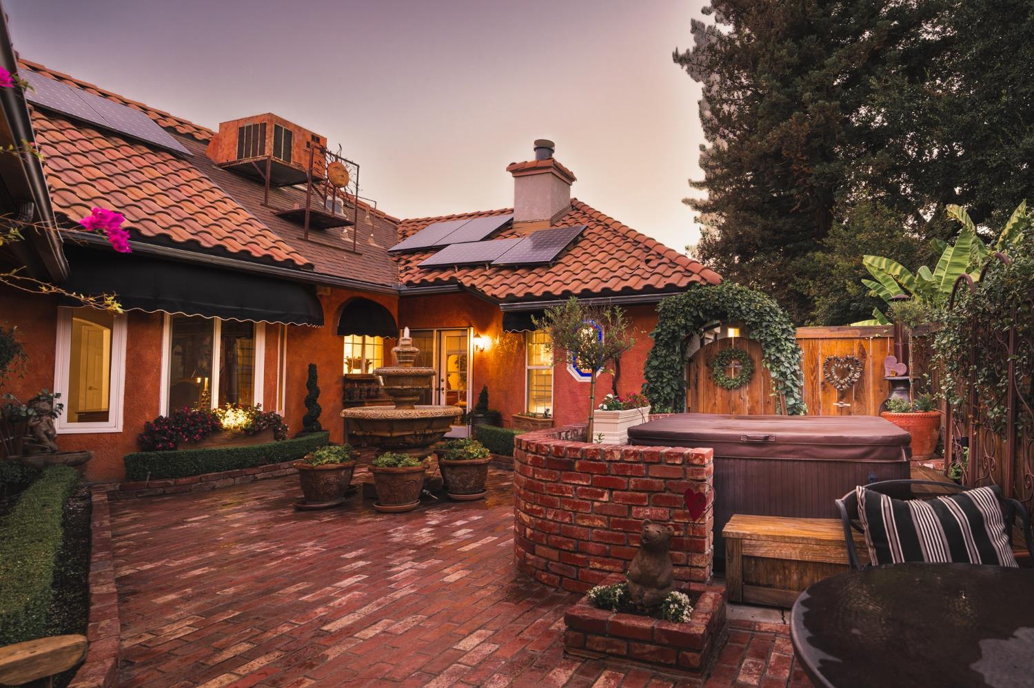 886 E Richmond Ave, Fresno, CA 93720