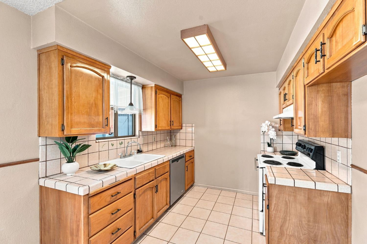 18518 Hanover Dr, Madera, CA 93638