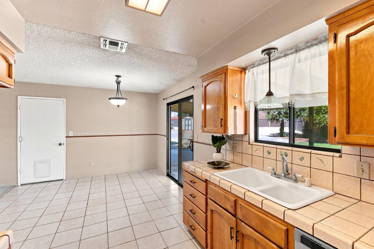 18518 Hanover Dr, Madera, CA 93638