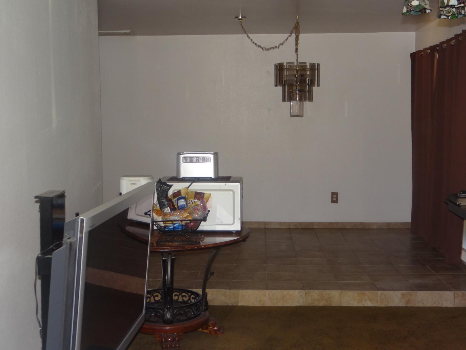 2712 W Mesa Ave, Fresno, CA 93711