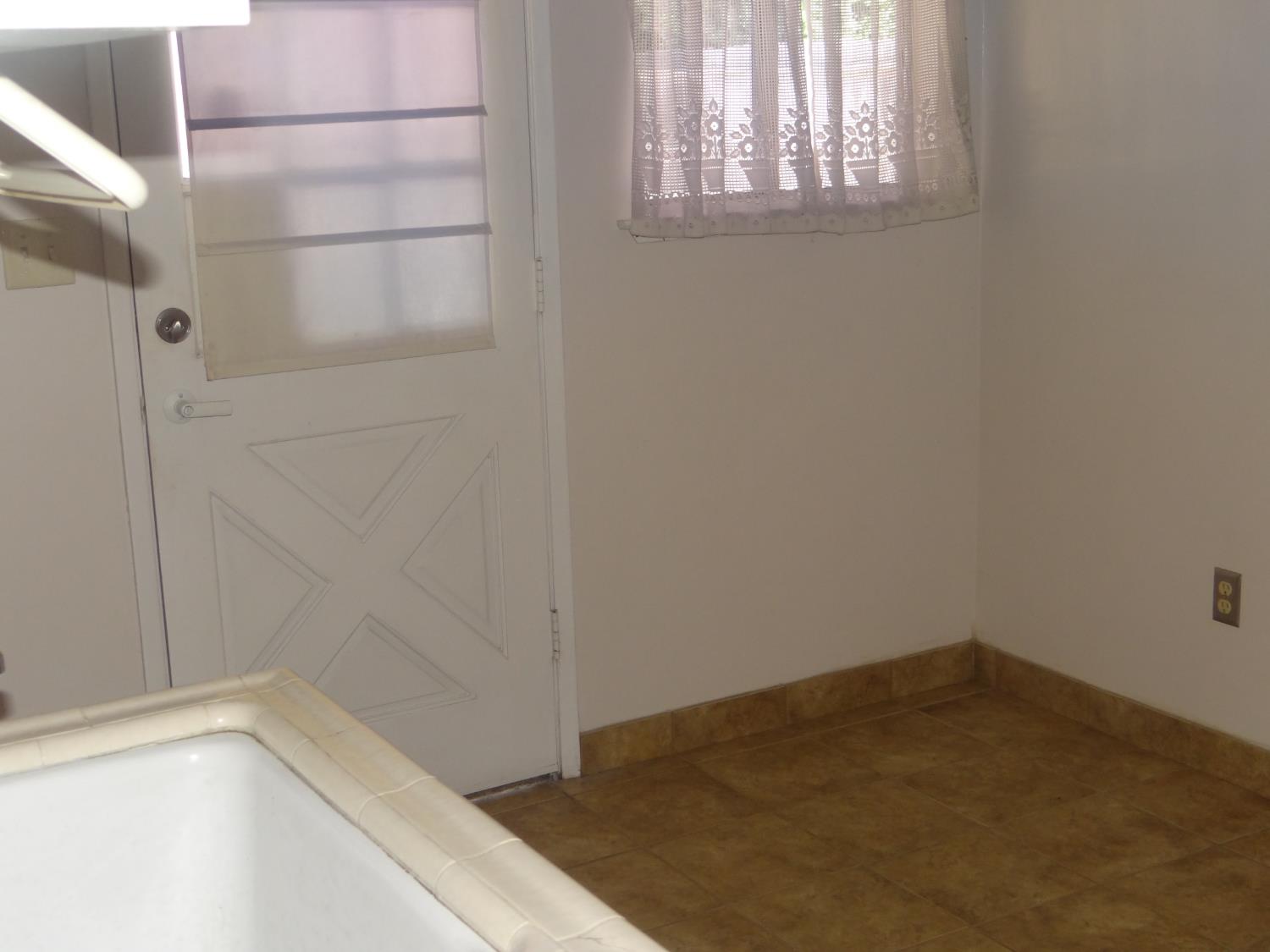 2712 W Mesa Ave, Fresno, CA 93711
