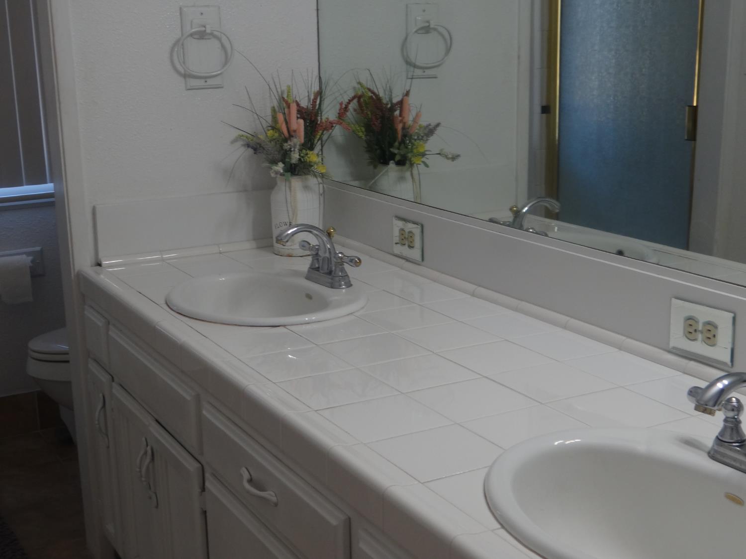 2712 W Mesa Ave, Fresno, CA 93711