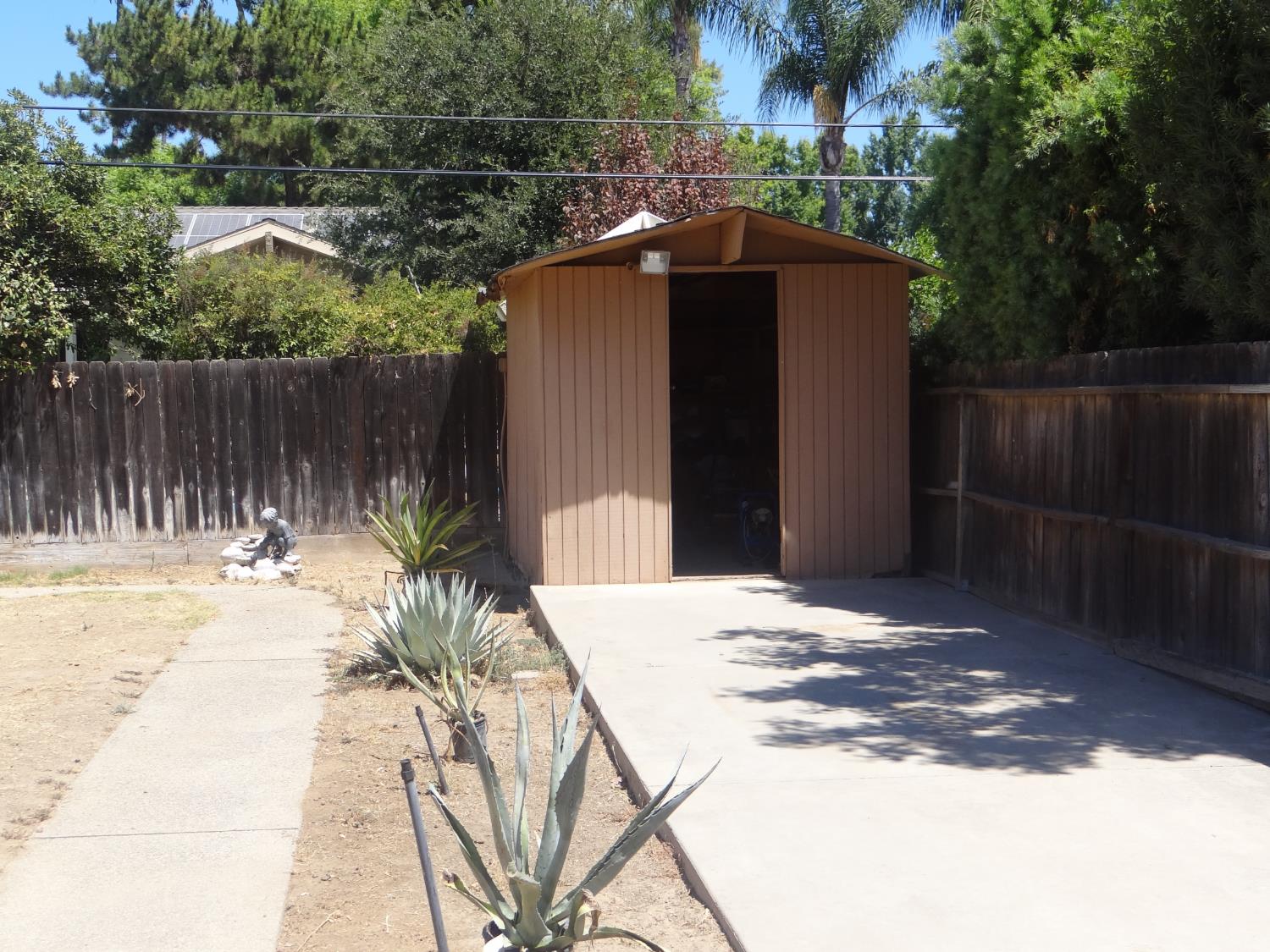 2712 W Mesa Ave, Fresno, CA 93711