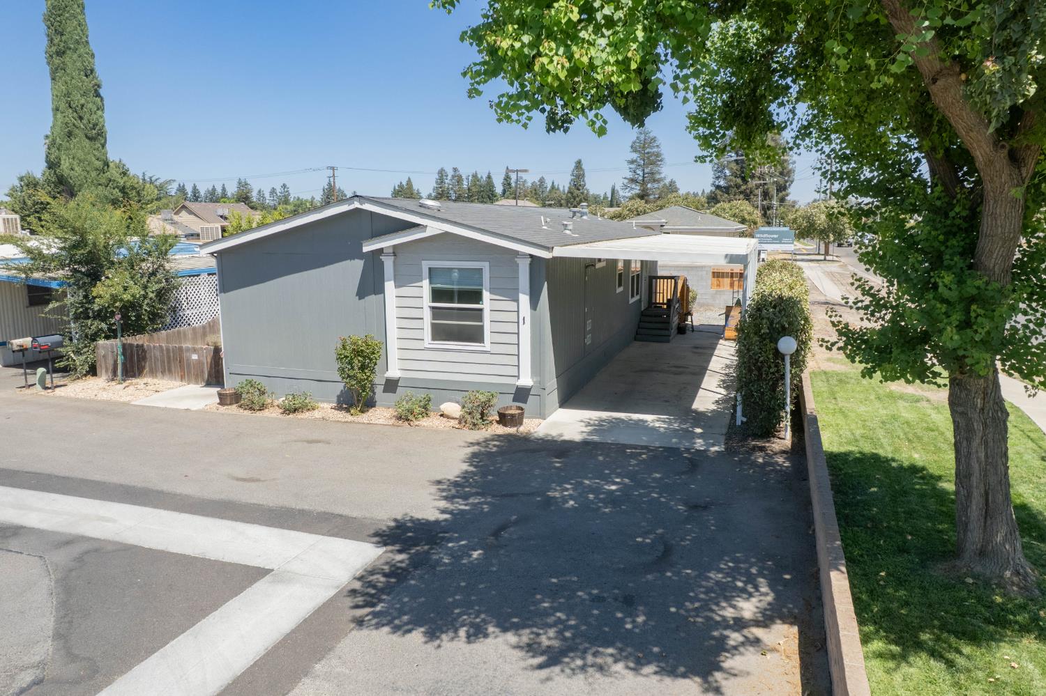 415 N Akers St #Spc 1, Visalia, CA 93291