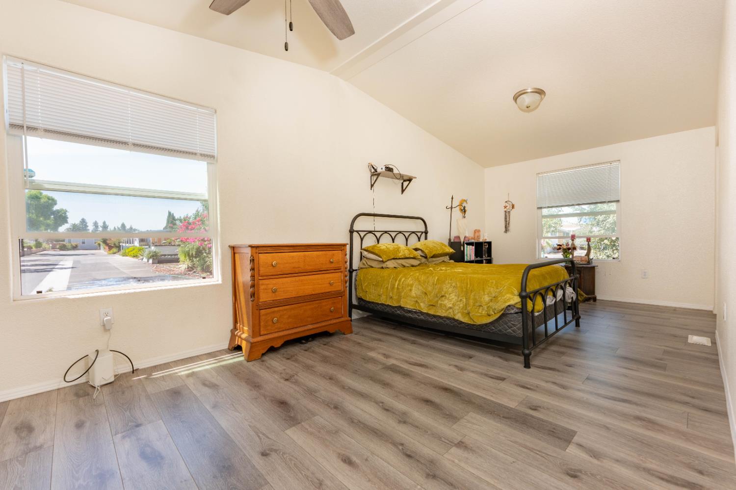 415 N Akers St #Spc 1, Visalia, CA 93291