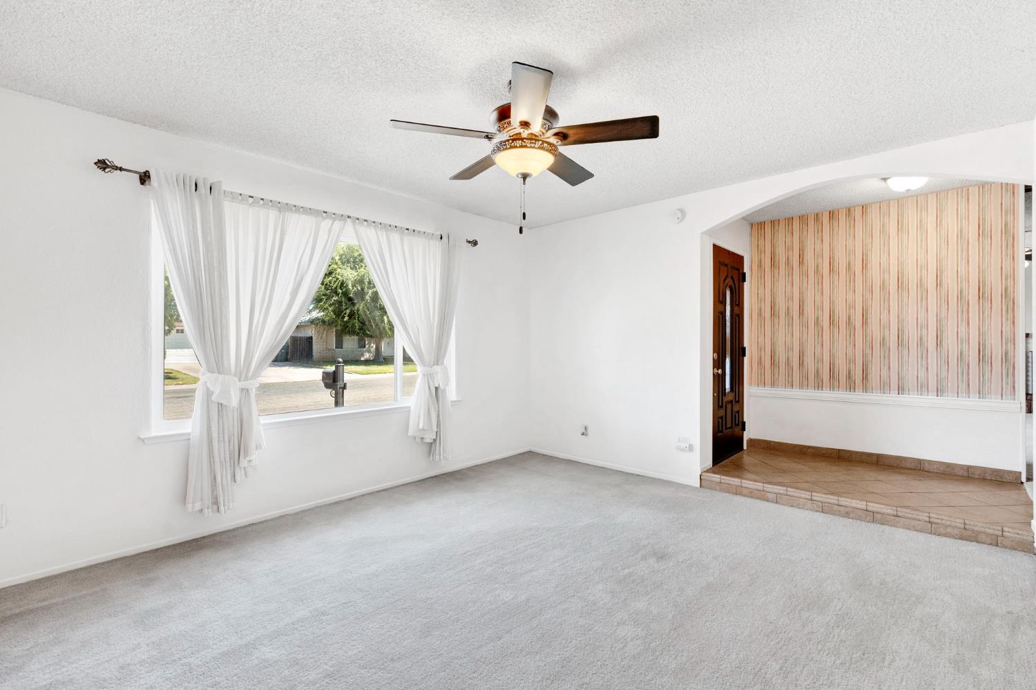 404 Fall Ave, Madera, CA 93637